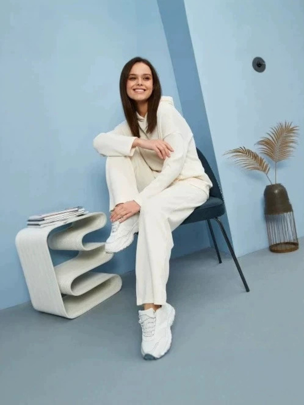 ZARA Sports Set Long Sleeve Zip Up Hooded Sweatshirt Drawstring Pants Set